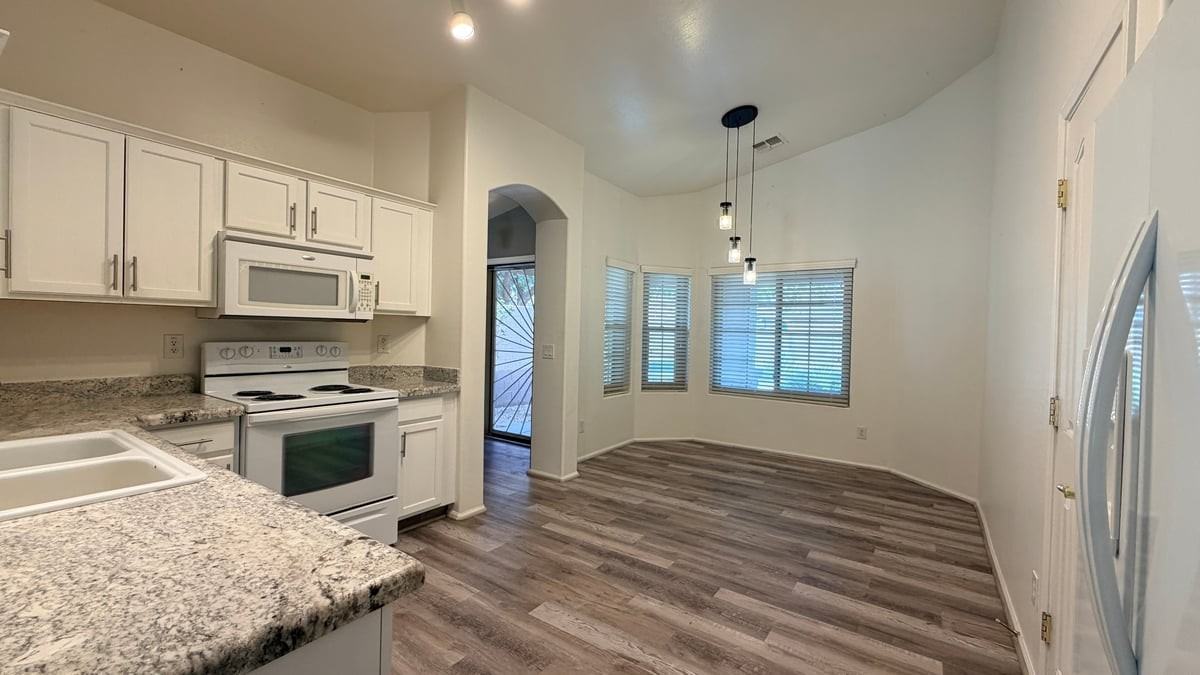 17852 N Gatun Ave - Photo 5 of 26