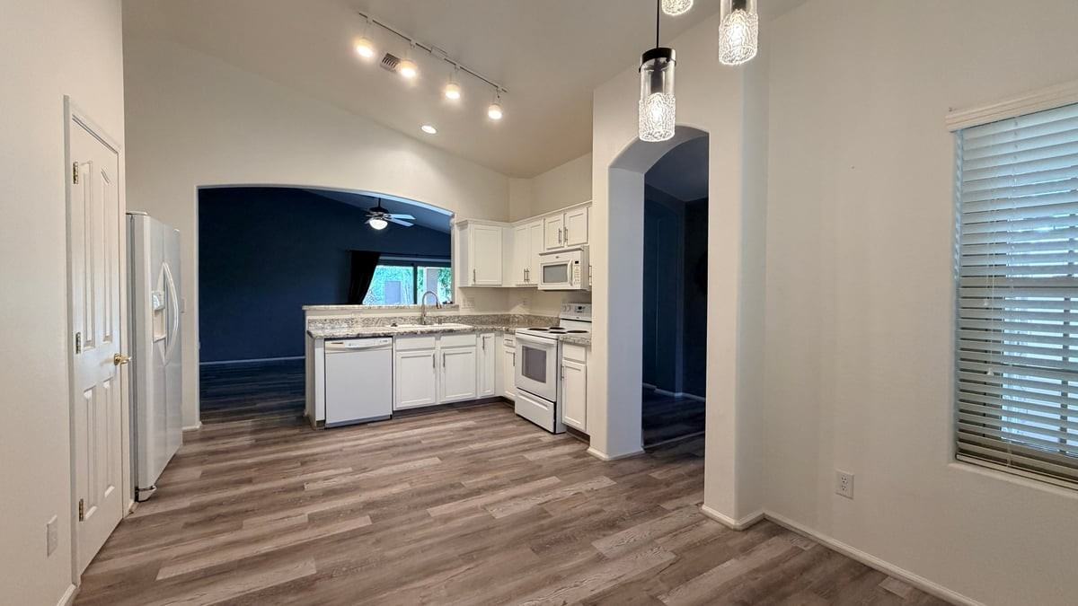 17852 N Gatun Ave - Photo 7 of 26
