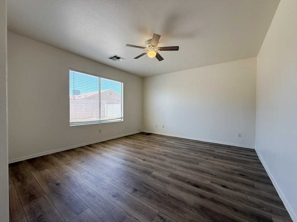 14330 N 129th Ave - Photo 4 of 28