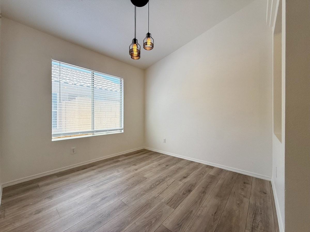 14330 N 129th Ave - Photo 6 of 28