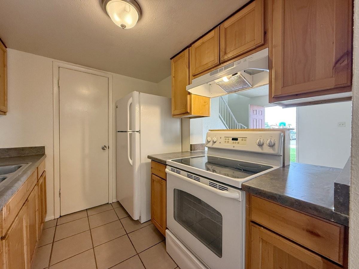5039 N 39th Dr - Photo 3 of 26