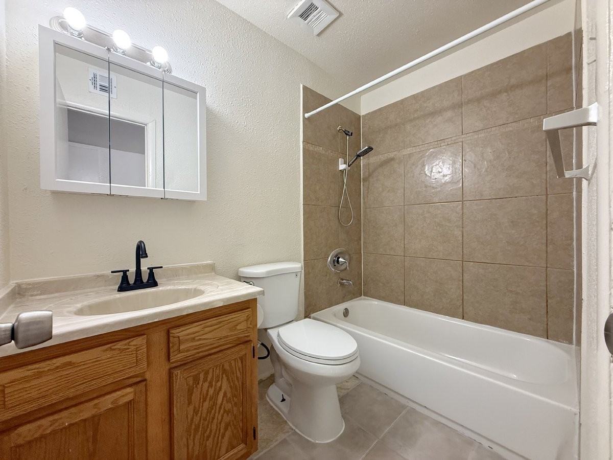 5039 N 39th Dr - Photo 4 of 26