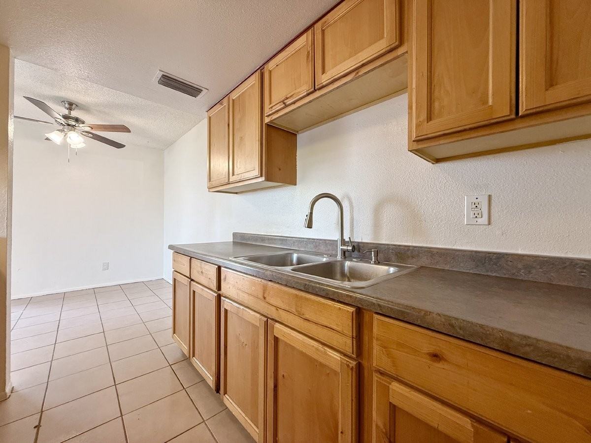 5039 N 39th Dr - Photo 6 of 26