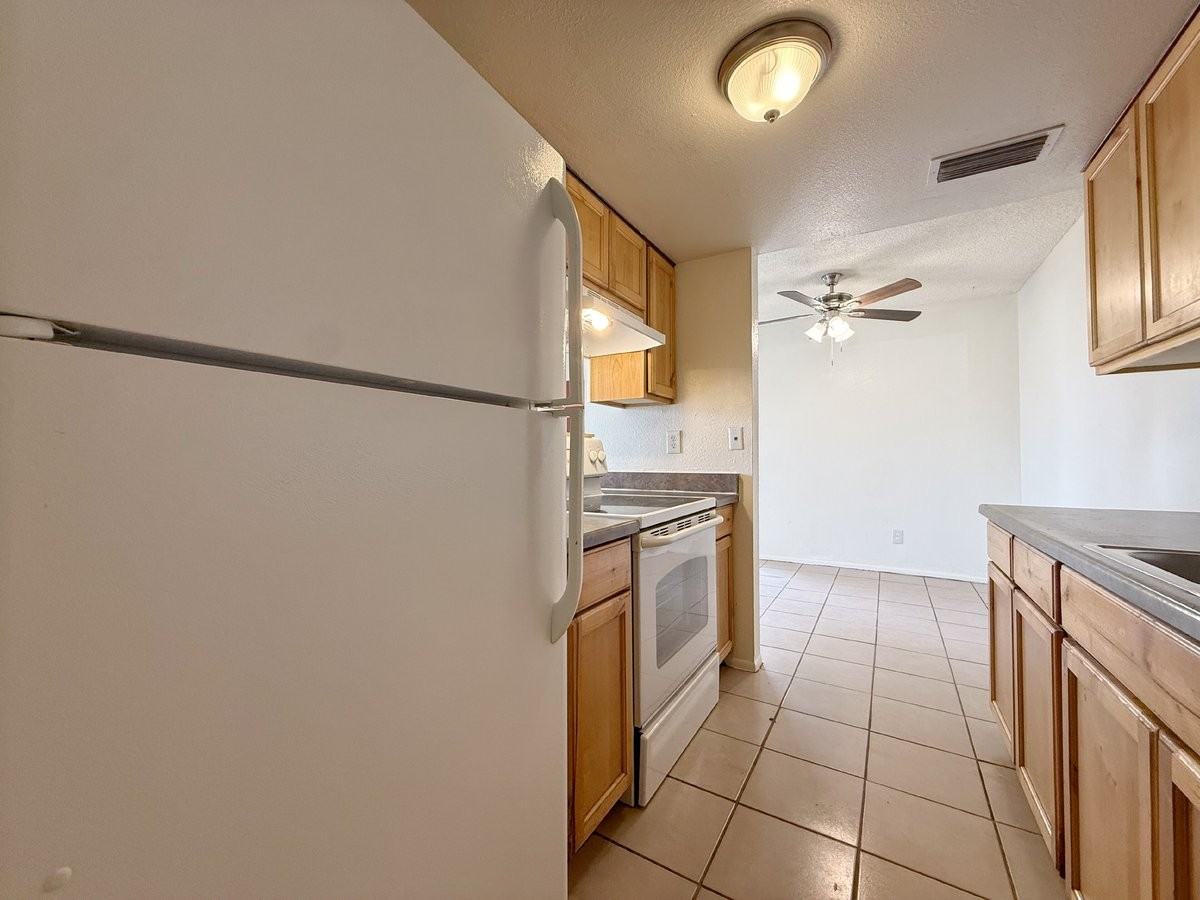 5039 N 39th Dr - Photo 7 of 26