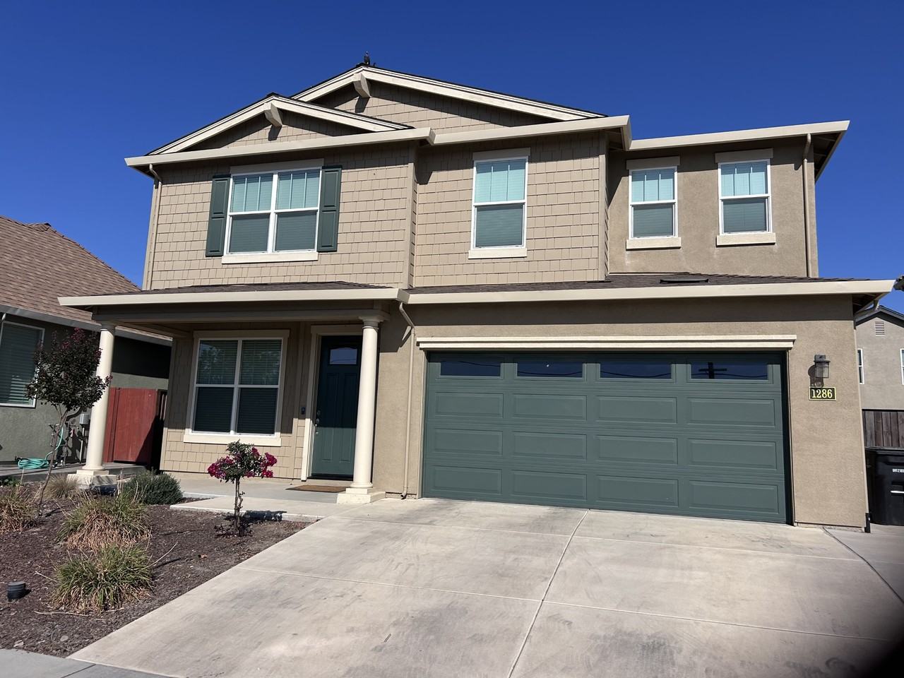 1286 Elm Ave - Photo 2 of 26
