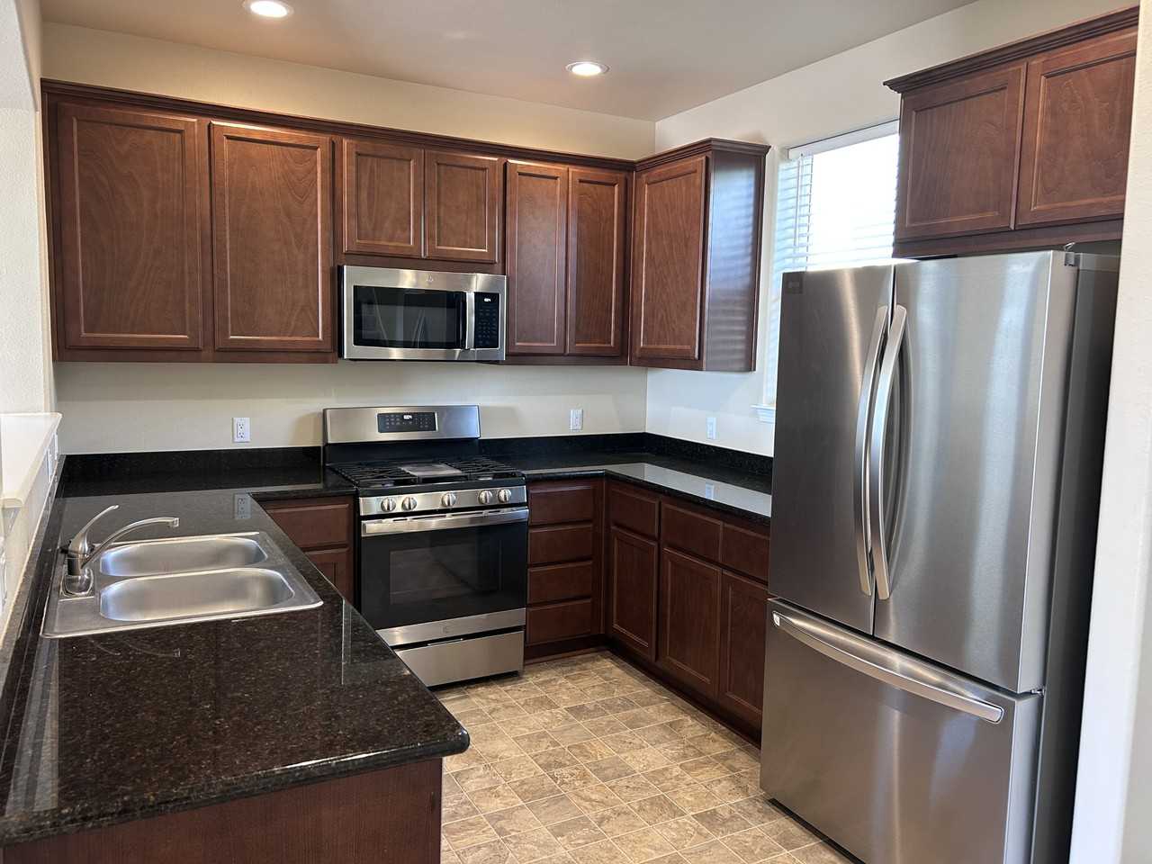1286 Elm Ave - Photo 6 of 26
