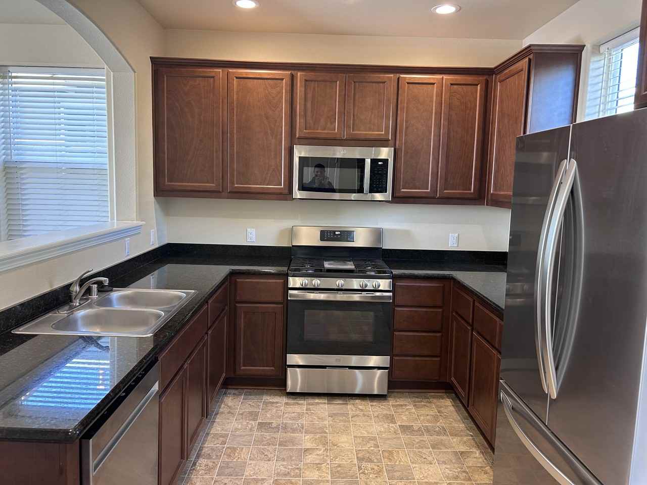 1286 Elm Ave - Photo 7 of 26