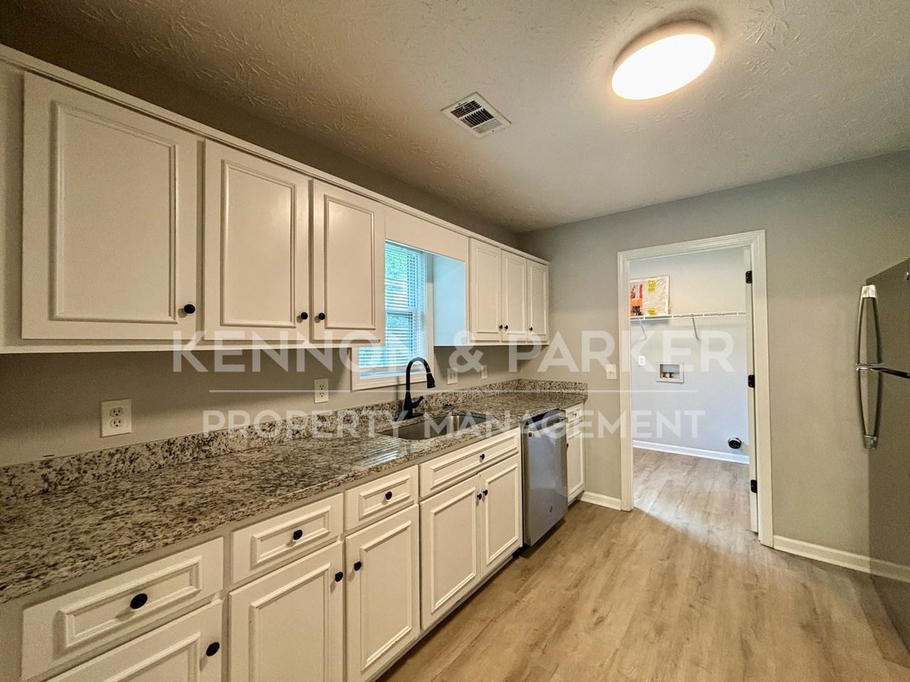 7001 Hunter Hill Ct - Photo 4 of 18
