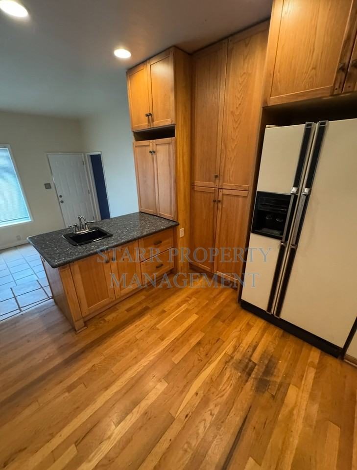 141 W Mckenzie Ave - Photo 5 of 18