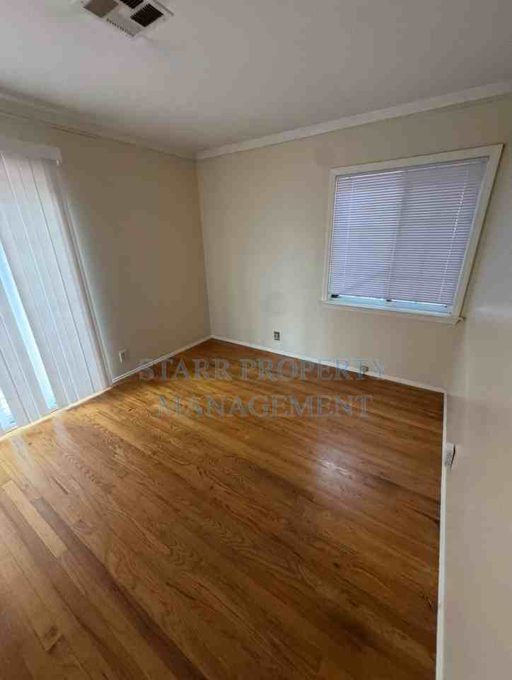 141 W Mckenzie Ave - Photo 6 of 18