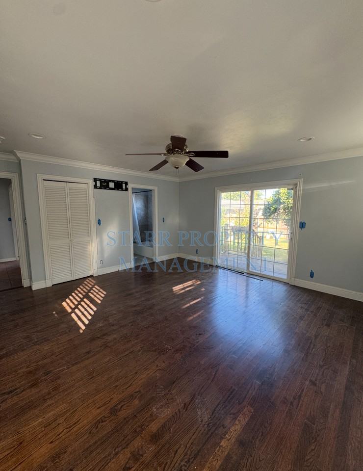 2053 E Myrtle St - Photo 5 of 13