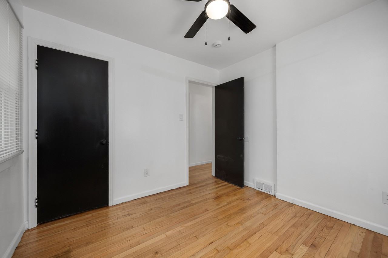 16531 Greenlawn St - Photo 3 of 31