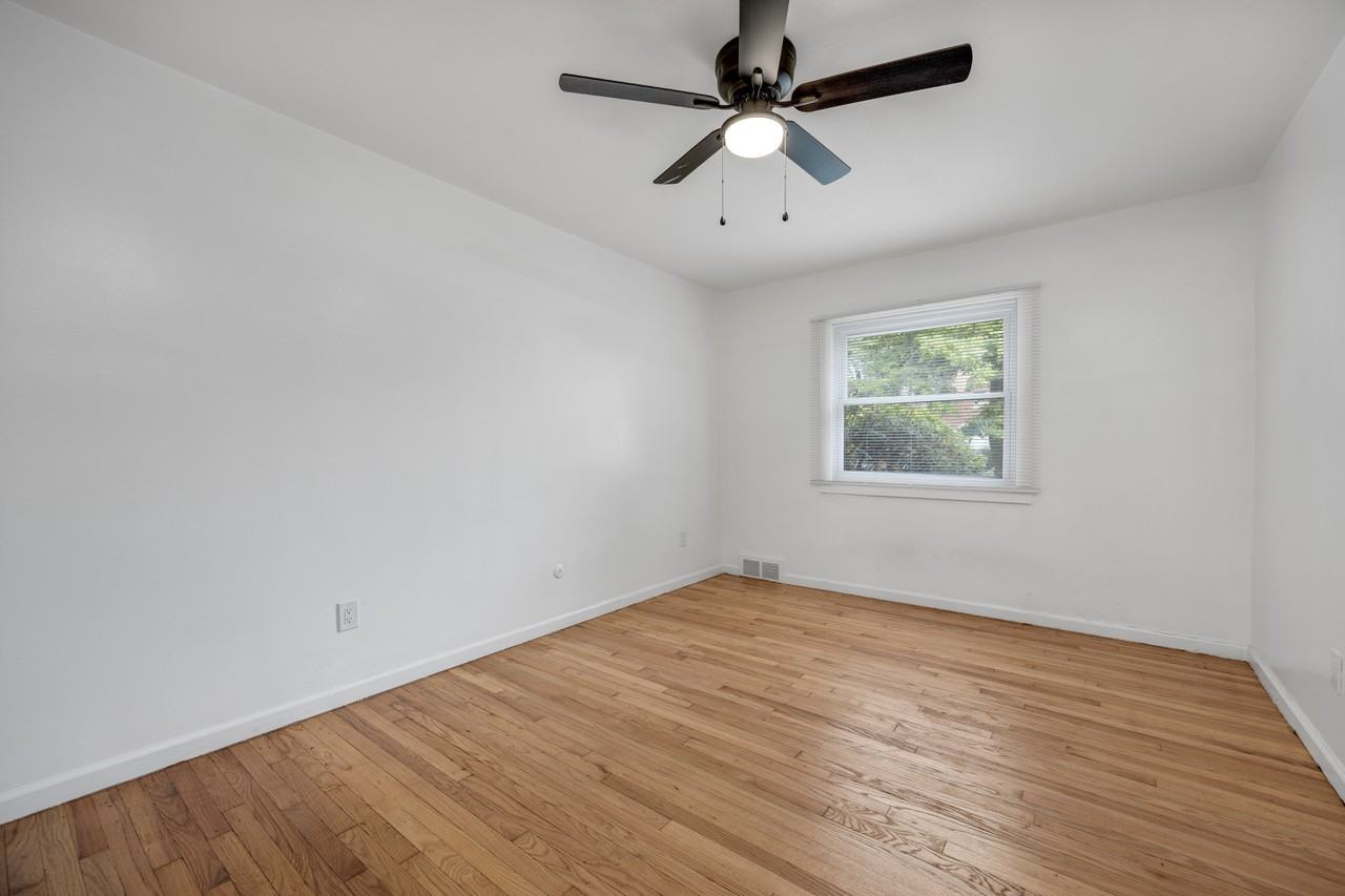 16531 Greenlawn St - Photo 6 of 31