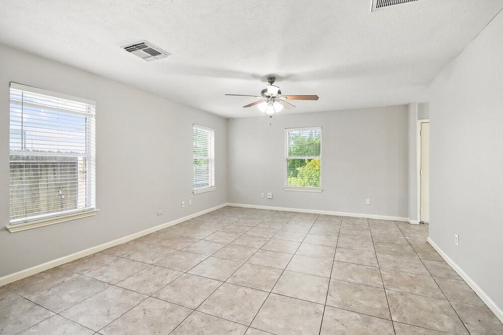 2823 Cypress Island Dr - Photo 4 of 16