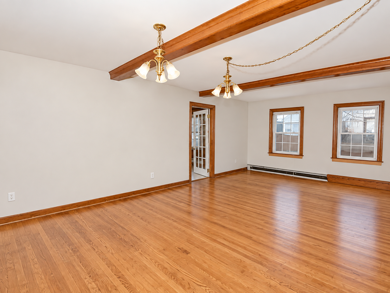231 Bolton St - Photo 4 of 10