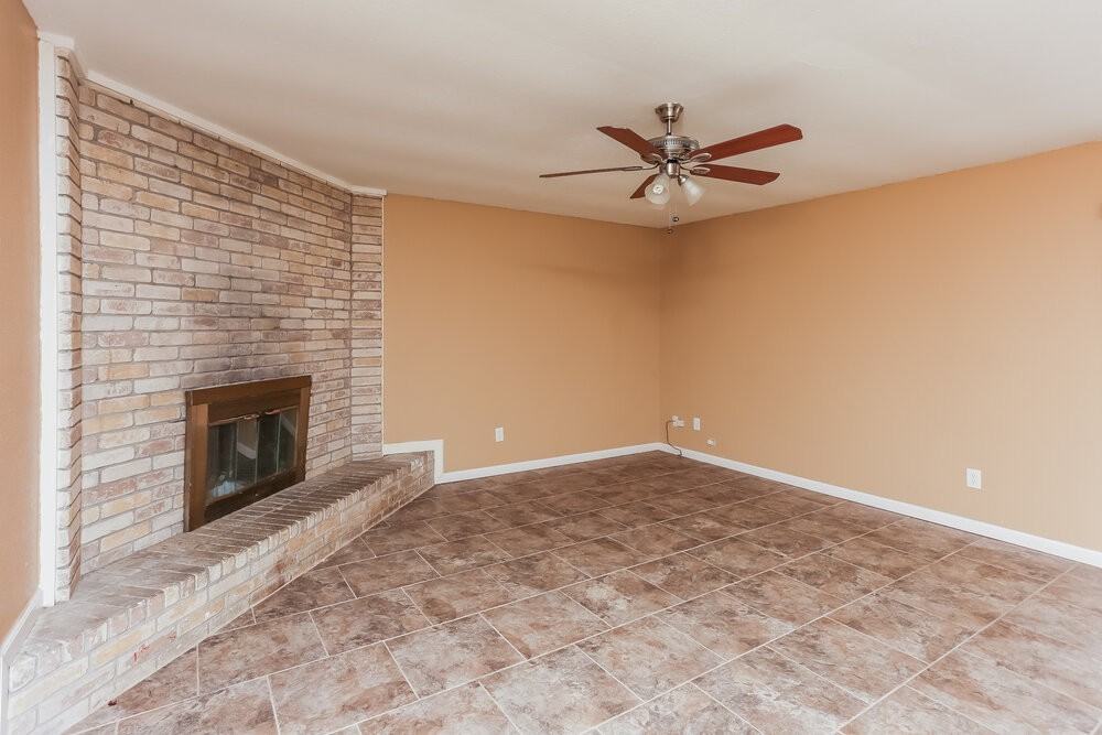 1804 Primrose Ln - Photo 3 of 24