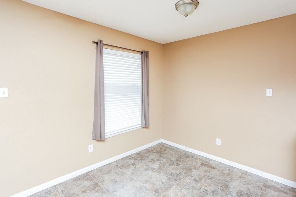 1804 Primrose Ln - Photo 5 of 24