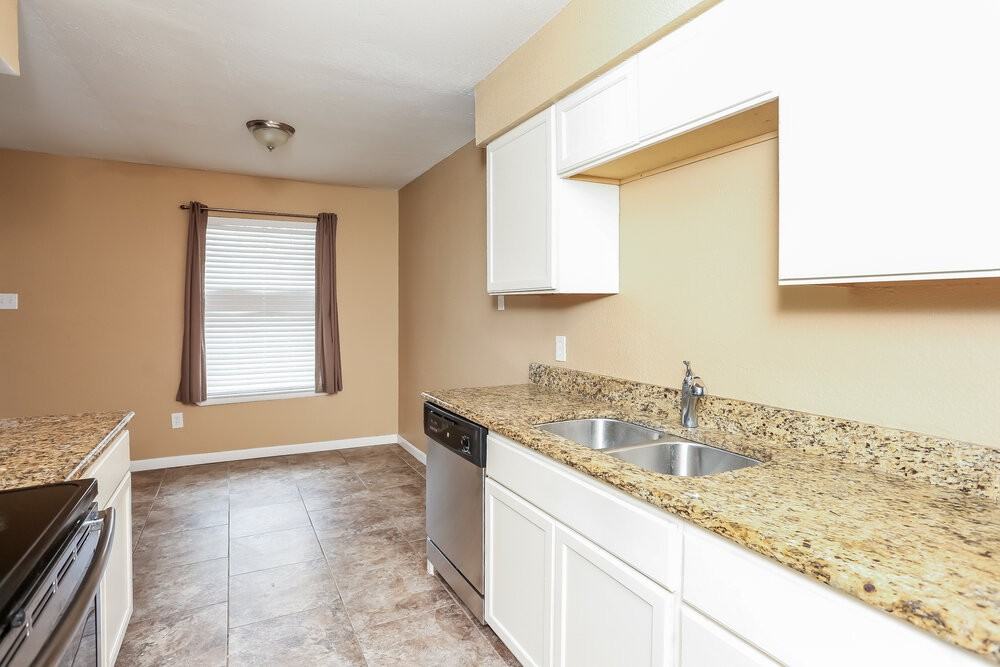 1804 Primrose Ln - Photo 6 of 24