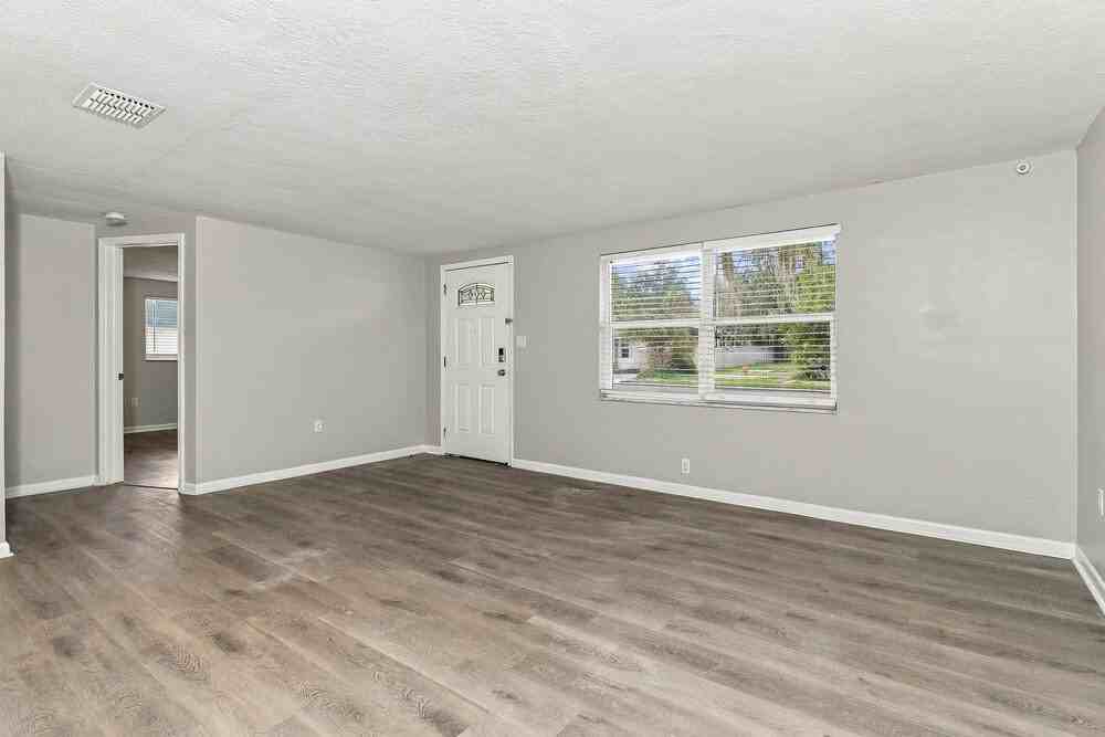 5917 Missouri Ave - Photo 4 of 15