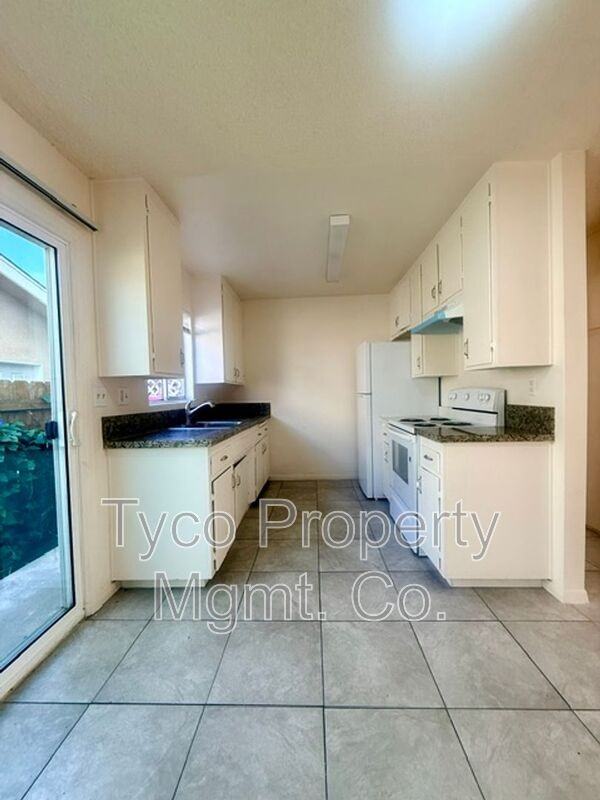 455 Park Way Apt A - Photo 2 of 11