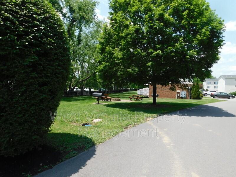 195 Cardinal Way #33 - Photo 2 of 13