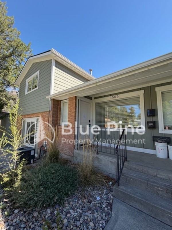 1565 S Higbee Ave - Photo 2 of 23