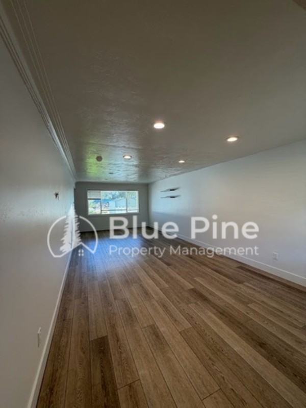 1565 S Higbee Ave - Photo 3 of 23