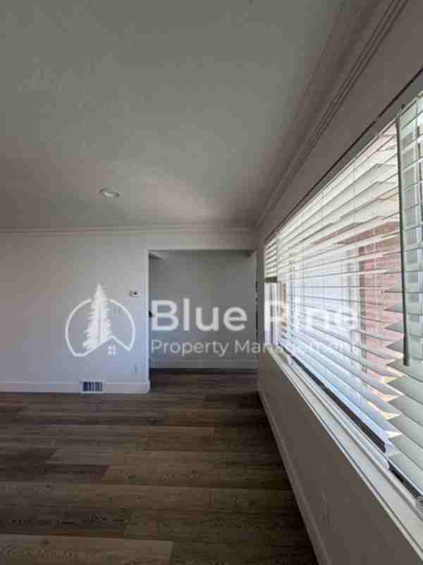 1565 S Higbee Ave - Photo 4 of 23