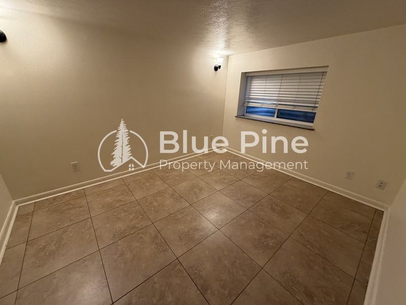 1344 N Main St #B - Photo 3 of 8