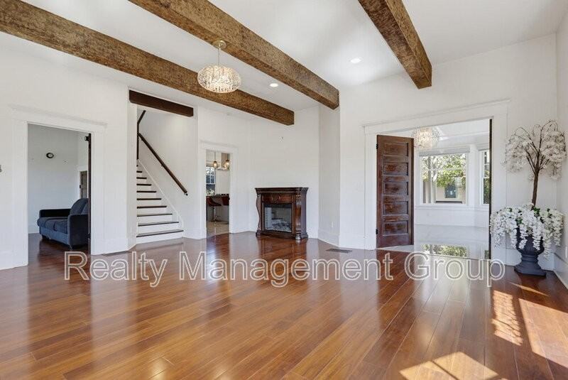 4469 Cleveland Ave #A - Photo 6 of 34