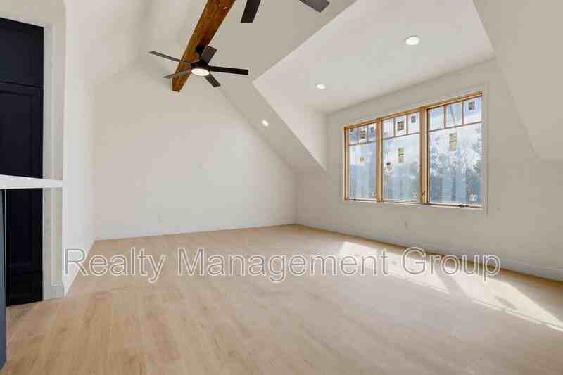 4471 Cleveland Ave - Photo 3 of 17