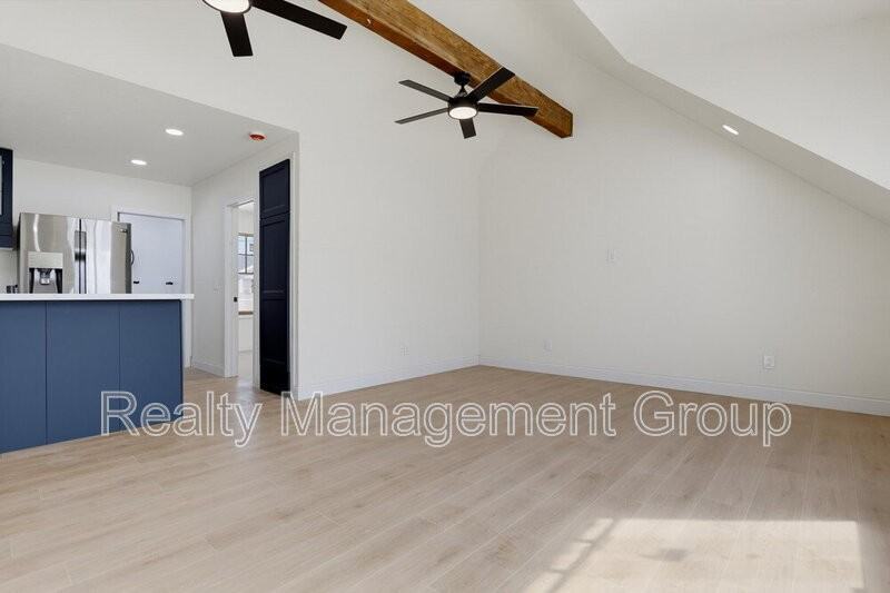 4471 Cleveland Ave - Photo 4 of 17