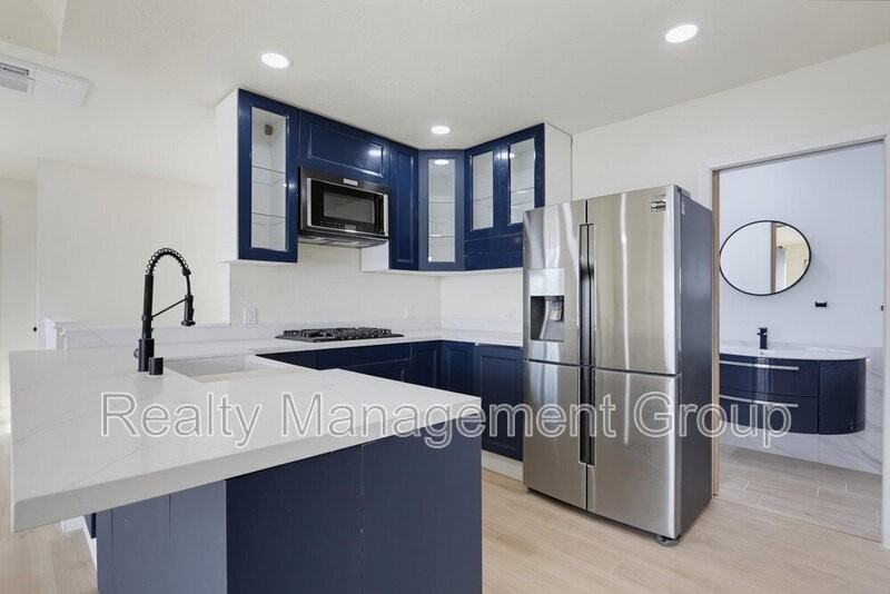 4471 Cleveland Ave - Photo 5 of 17