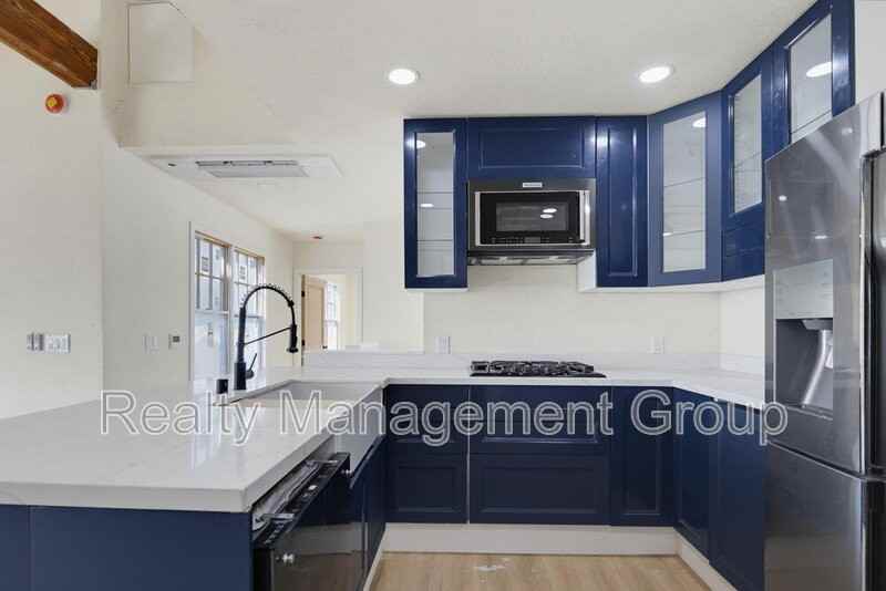 4471 Cleveland Ave - Photo 6 of 17