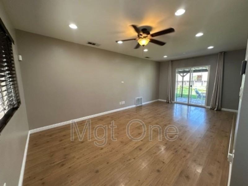 12551 Darwin Ave - Photo 6 of 20