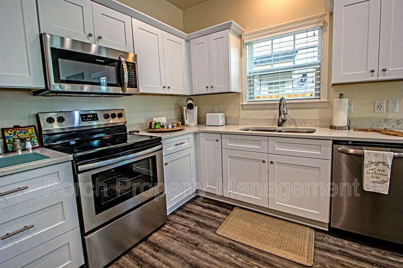 708 W Intendencia St - Photo 3 of 8
