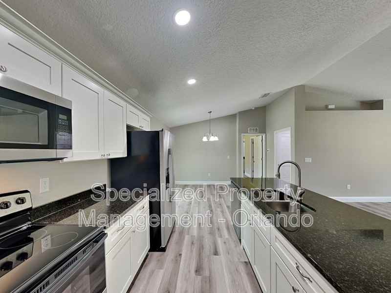 3111 W Viking Ln - Photo 2 of 22