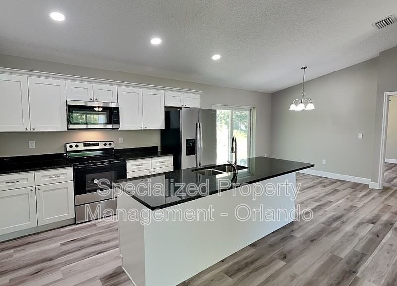 3111 W Viking Ln - Photo 4 of 22