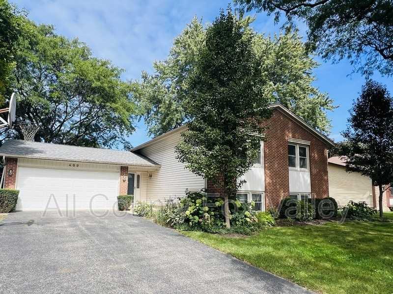 489 Ridgewood Ln - Photo 2 of 40