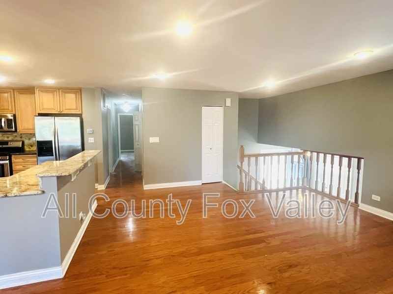 489 Ridgewood Ln - Photo 4 of 40