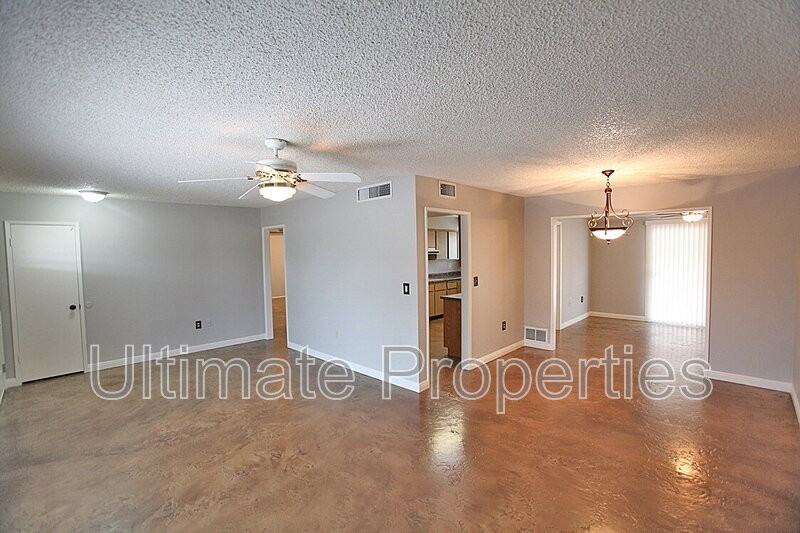 9331 W Arrowhead Dr - Photo 4 of 23