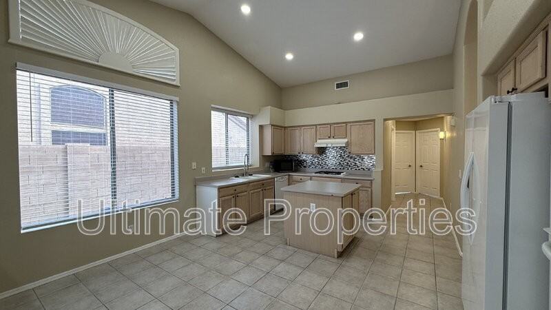 5434 W Saint John Rd - Photo 5 of 13