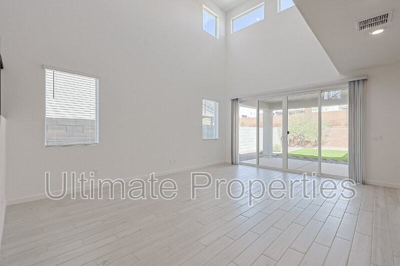 7404 W Buckhorn Trl - Photo 3 of 17
