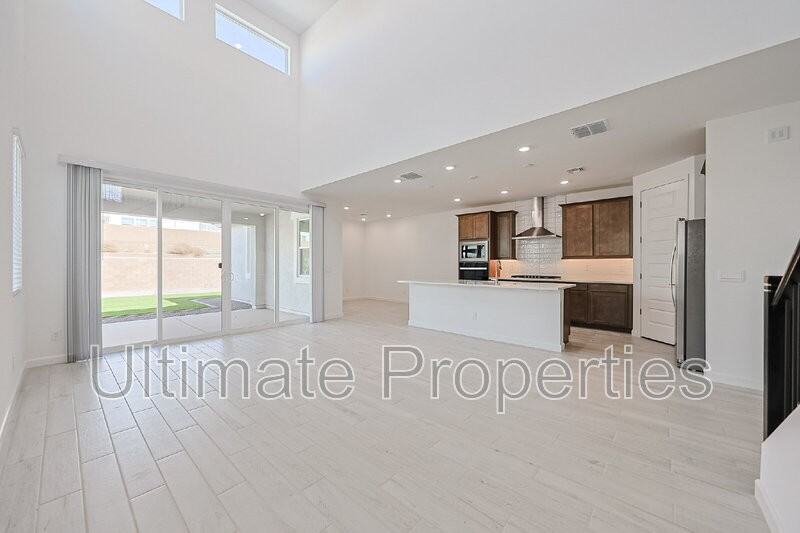 7404 W Buckhorn Trl - Photo 4 of 17
