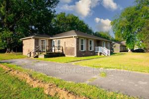 featured image of 203 Hunter Dr #A
