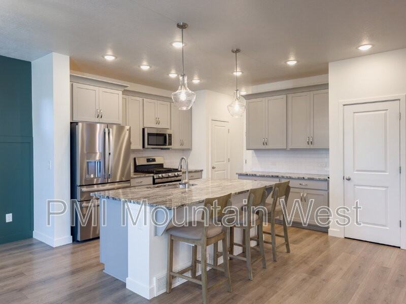 6472 W Lake Ave - Photo 5 of 48