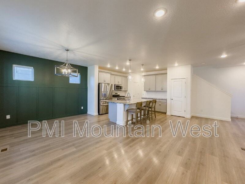 6472 W Lake Ave - Photo 6 of 48