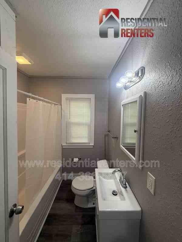 4585 N 127th St - Photo 7 of 17