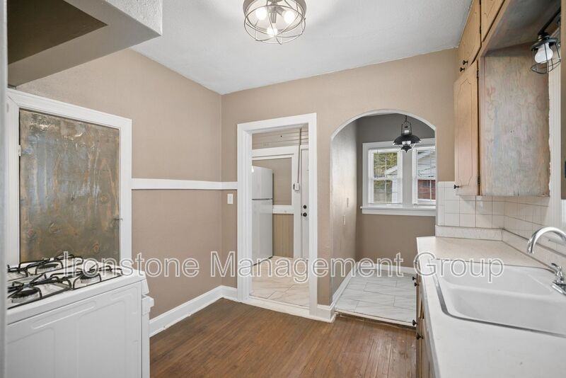 1412 S Florence Pl - Photo 7 of 16