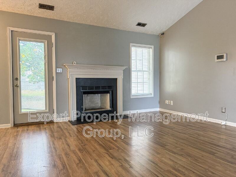 162 Cavalier Dr - Photo 6 of 23